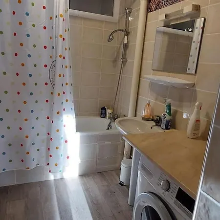 Apartment Tres Lumineux Calme Avec Parking Privatif